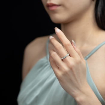 18K白金 半渾身排鑽戒指